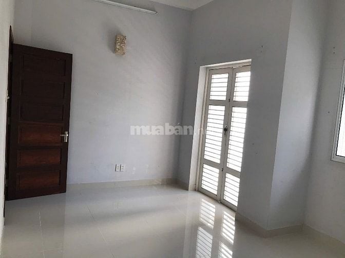 Nhà cho thuê Làng Đại Học B .Phuớc Kiển ,Dt: 5,5x16, 3lầu. Giá:15tr/th