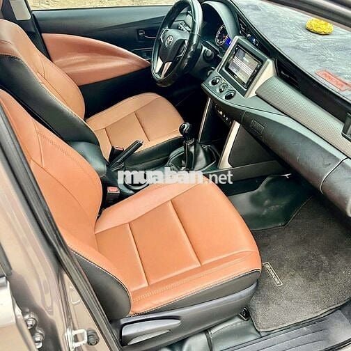 Toyota Innova 2.0E MT 2023 Xám 7 chỗ Số sàn