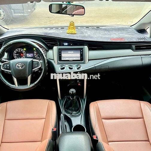 Toyota Innova 2.0E MT 2023 Xám 7 chỗ Số sàn