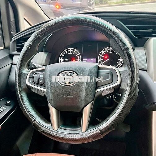 Toyota Innova 2.0E MT 2023 Xám 7 chỗ Số sàn