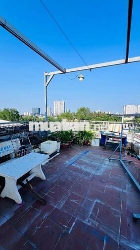 Nhà trệt 2 lầu tại Phước Kiển. Ngay cầu Rạch Đĩa 1. Sổ hồng riêng.