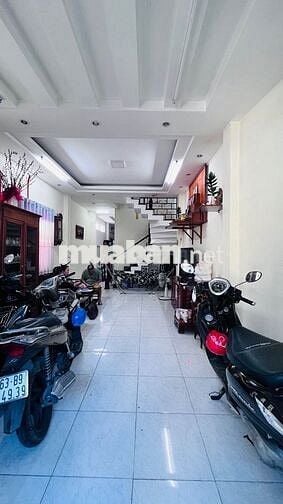 Nhà trệt 2 lầu tại Phước Kiển. Ngay cầu Rạch Đĩa 1. Sổ hồng riêng.