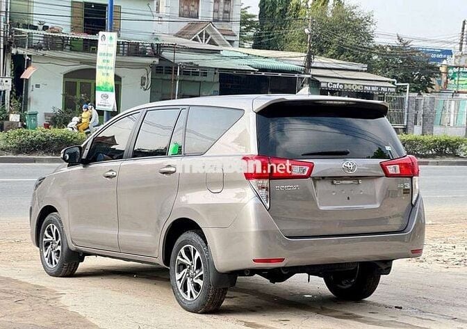 Toyota Innova 2.0E MT 2023 Xám 7 chỗ Số sàn