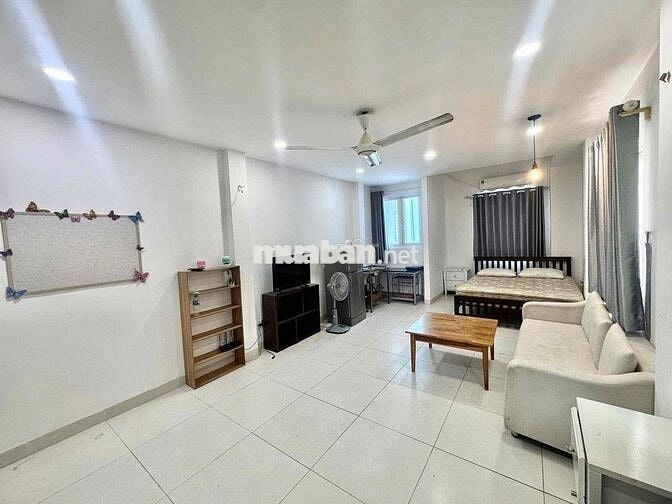 Chính chủ cho Thuê CHDV Cửa sổ lớn - Trung tâm Quận 1