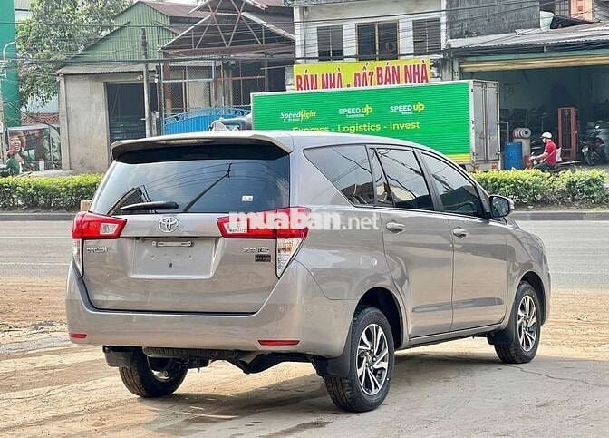 Toyota Innova 2.0E MT 2023 Xám 7 chỗ Số sàn