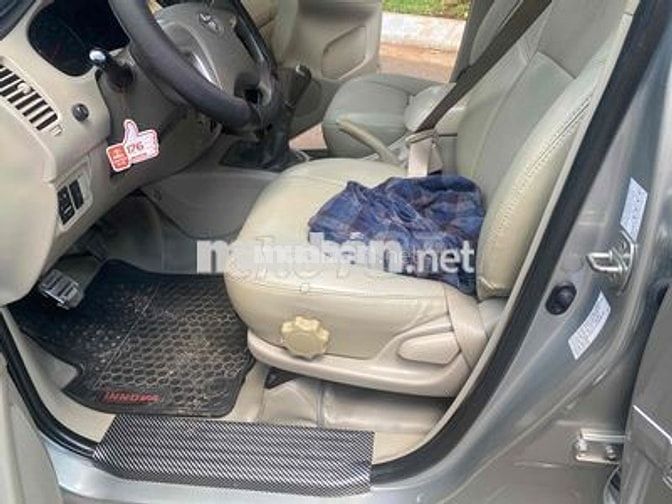 Toyota Innova Bạc-295tr