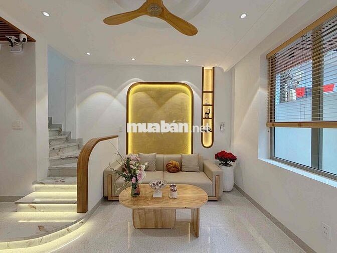 CHO THUÊ NHÀ 3 TẦNG ĐẸP KÍNH NỞ HẬU – CÓ GÓC CHILL THƯ GIÃN