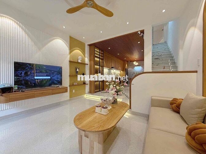 CHO THUÊ NHÀ 3 TẦNG ĐẸP KÍNH NỞ HẬU – CÓ GÓC CHILL THƯ GIÃN