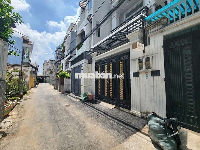 CHO THUÊ NHÀ TRỆT 2 LẦU HẺM XE HƠI SÁT MẶT TIỀN ĐƯỜNG 11