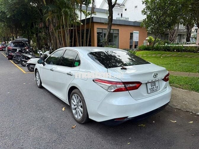 Toyota Camry 2.0G 2021 Trắng ngọc trai, 9 hãng