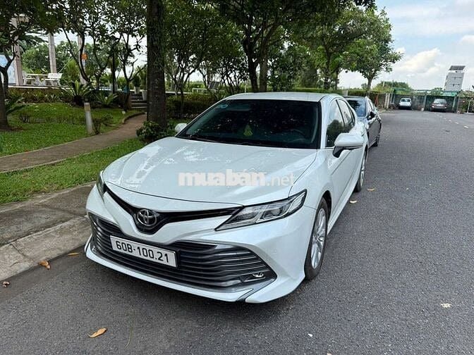 Toyota Camry 2.0G 2021 Trắng ngọc trai, 9 hãng