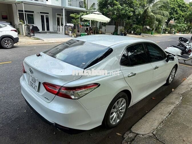 Toyota Camry 2.0G 2021 Trắng ngọc trai, 9 hãng