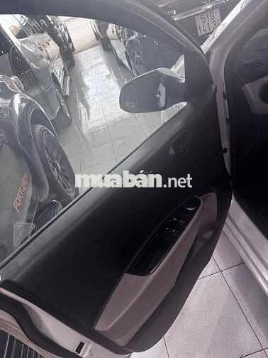 Hyundai Grand i10 Trắng 5 chỗ 2017