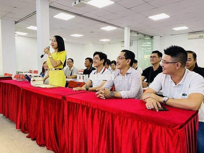 Nhân Viên Sale Bất Động Sản Nhà Phố