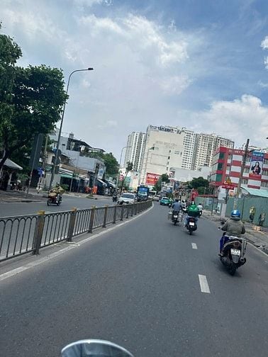 Bán nhà 4lau mặt tiền Phạm Hùng,quận 8,5.5x17m,thuê 40tr/th,KD tốt