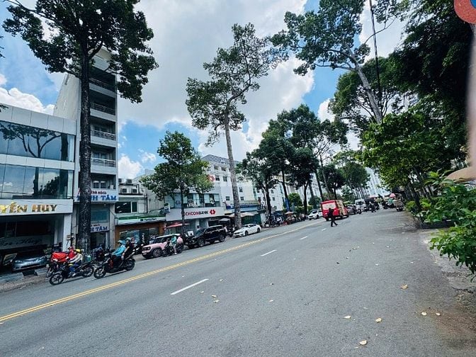 Cho thuê nhà GÓC 3MT 286 An Dương Vương, Quận 5, Giá: 300 triệu/tháng