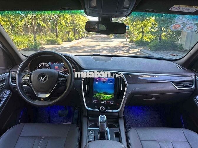 VinFast Lux SA Base 2.0 AT sản xuất 2021