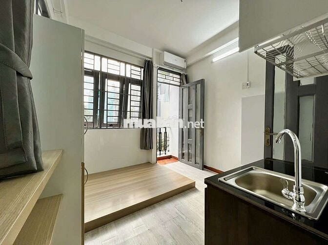 CHDV ban công, full nội thất mới, di chuyển trung tâm chưa tới 5 phút