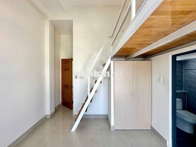 PHÒNG CÓ GÁC CỬA SỔ LỚN NGAY LẠC LONG QUÂN - ÂU CƠ 