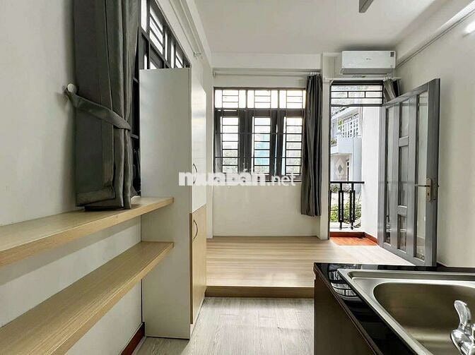 CHDV ban công, full nội thất mới, di chuyển trung tâm chưa tới 5 phút