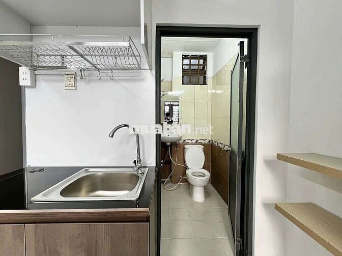 CHDV ban công, full nội thất mới, di chuyển trung tâm chưa tới 5 phút