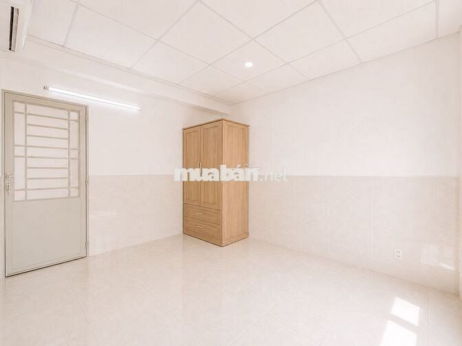 PHÒNG CỬA SỔ MỚI XÂY GẦN GA SÀI GÒN - CẦU LÊ VĂN SỸ
