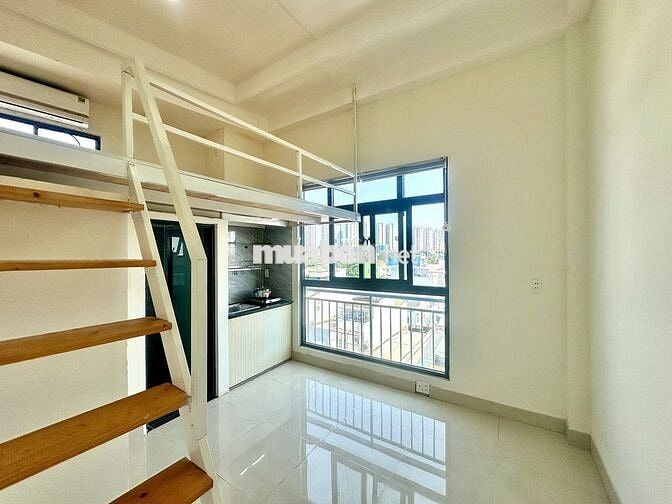 PHÒNG CÓ GÁC CỬA SỔ LỚN NGAY LẠC LONG QUÂN - ÂU CƠ 