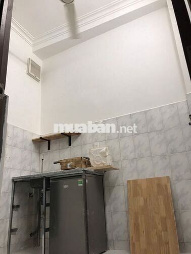 Phòng 15m2- nội thất cơ bản- cửa sổ lớn- tầng trệt- 4,1 tr/th