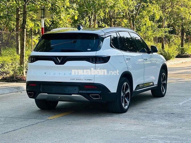 VinFast Lux SA Base 2.0 AT sản xuất 2021