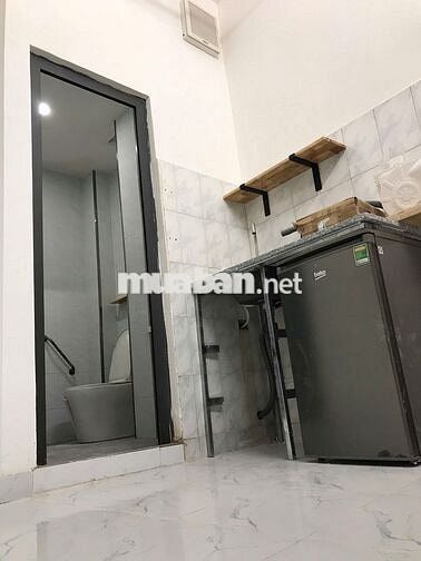 Phòng 15m2- nội thất cơ bản- cửa sổ lớn- tầng trệt- 4,1 tr/th