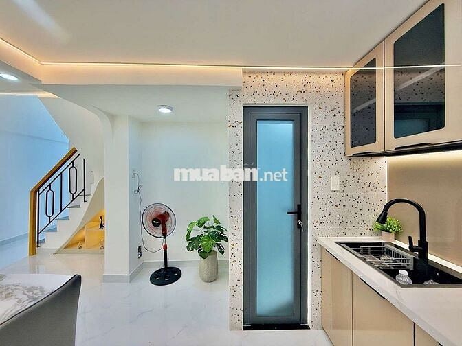 Quá Hót Hẻm 6m giáp Quận 1,nhà đẹp ở ngay 3 tầng lầu dt đất 26m2