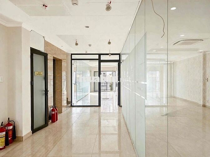 Cho thuê VP Sư Vạn Hạnh 125m2, gần Vạn Hạnh Mall, ngăn sẵn phòng