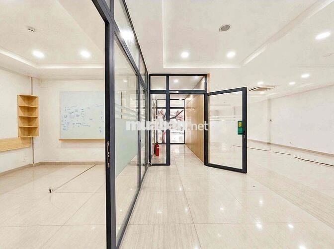 Cho thuê VP Sư Vạn Hạnh 125m2, gần Vạn Hạnh Mall, ngăn sẵn phòng