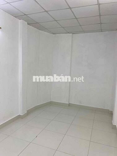 NHỈNH 4 TỶ HXH THÔNG GẦN CHỢ BÀ CHIỂU SÁT Q1 KHU TOÀN NHÀ CAO TẦNG