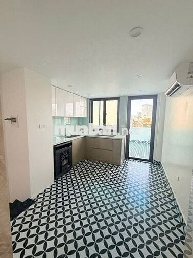 Ở ngay , nhà đẹp thoáng sáng - 32m2 x 6T . TT Ba Đình . Pháp lý sạch 