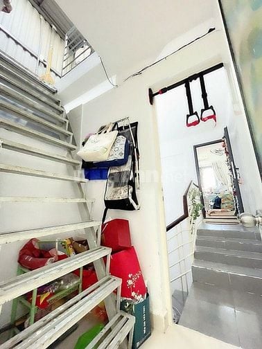 BÁN NHÀ HẺM 5 MÉT CÁCH MẠNG THÁNG 8 TÂN BÌNH