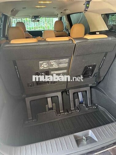 Kia Carnival Premium 8 chỗ Xanh 19000 km