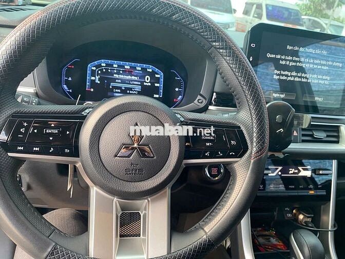 Mitsubishi Xpander Premium 2025 Bạc 10.000 km