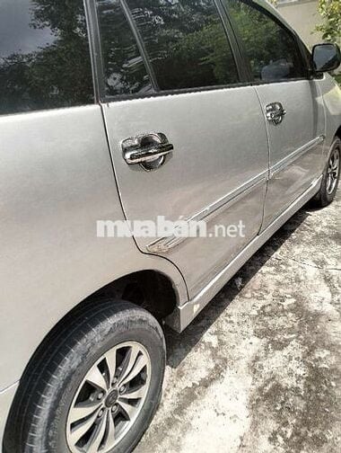 Toyota Innova J 2014 Bạc 8 chỗ