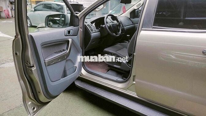 Ford Ranger 2017 1 cầu số tự động Vàng cát