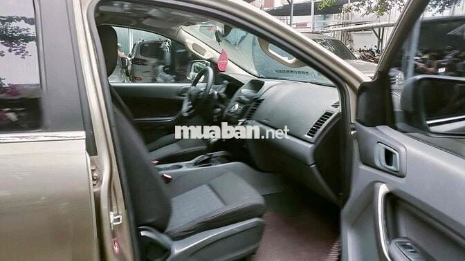Ford Ranger 2017 1 cầu số tự động Vàng cát