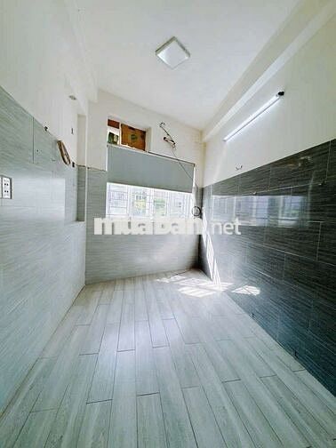 NGUYÊN CĂN 4 TẦNG CHO THUÊ 9tr QUẬN 4.