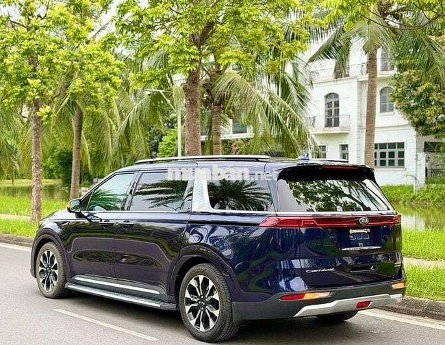 KIA Carnival Premium 2.2D 2021 70.000 km Xanh đen