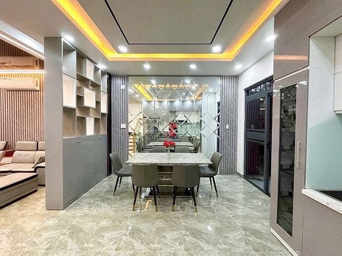 Nhà mới kdc Anh Tuấn 4 lầu full nội thất giá 7.6 tỷ  quá rẻ