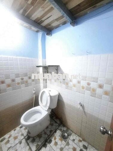Hẻm 213 Lê Đình Cẩn, rộng rãi thoáng mát, khu để xe rộng