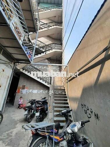 Hẻm 213 Lê Đình Cẩn, rộng rãi thoáng mát, khu để xe rộng