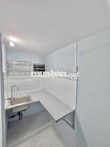 Dạ em cần pass phòng gấp giá phòng 3tr700 em hỗ trợ 700k tiền cọc