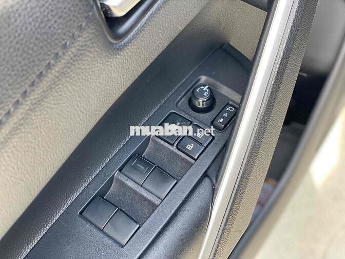 Toyota Corolla Cross 1.8V 2022 Bạc 27.000km