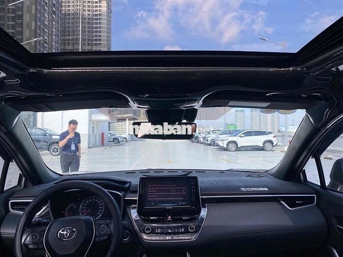 Toyota Corolla Cross 1.8V 2022 Bạc 27.000km