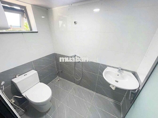 CHOTHUÊ DUPLEX BANCÔNG CỰCRỘNG NGAY SƯ VẠN HẠNH Q10